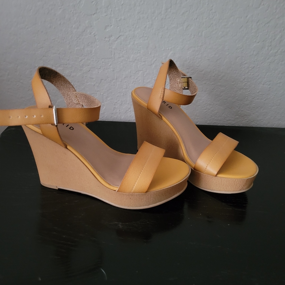 Nwt torrid size 6 wedges